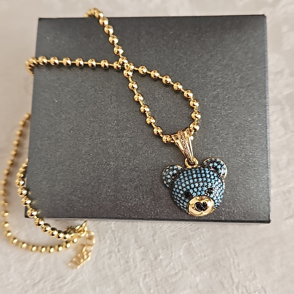 Bear Head Pendant Necklace.